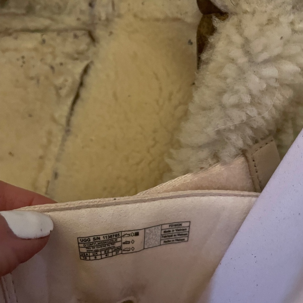 NWOT. Soft blush pinks UGG sandals.